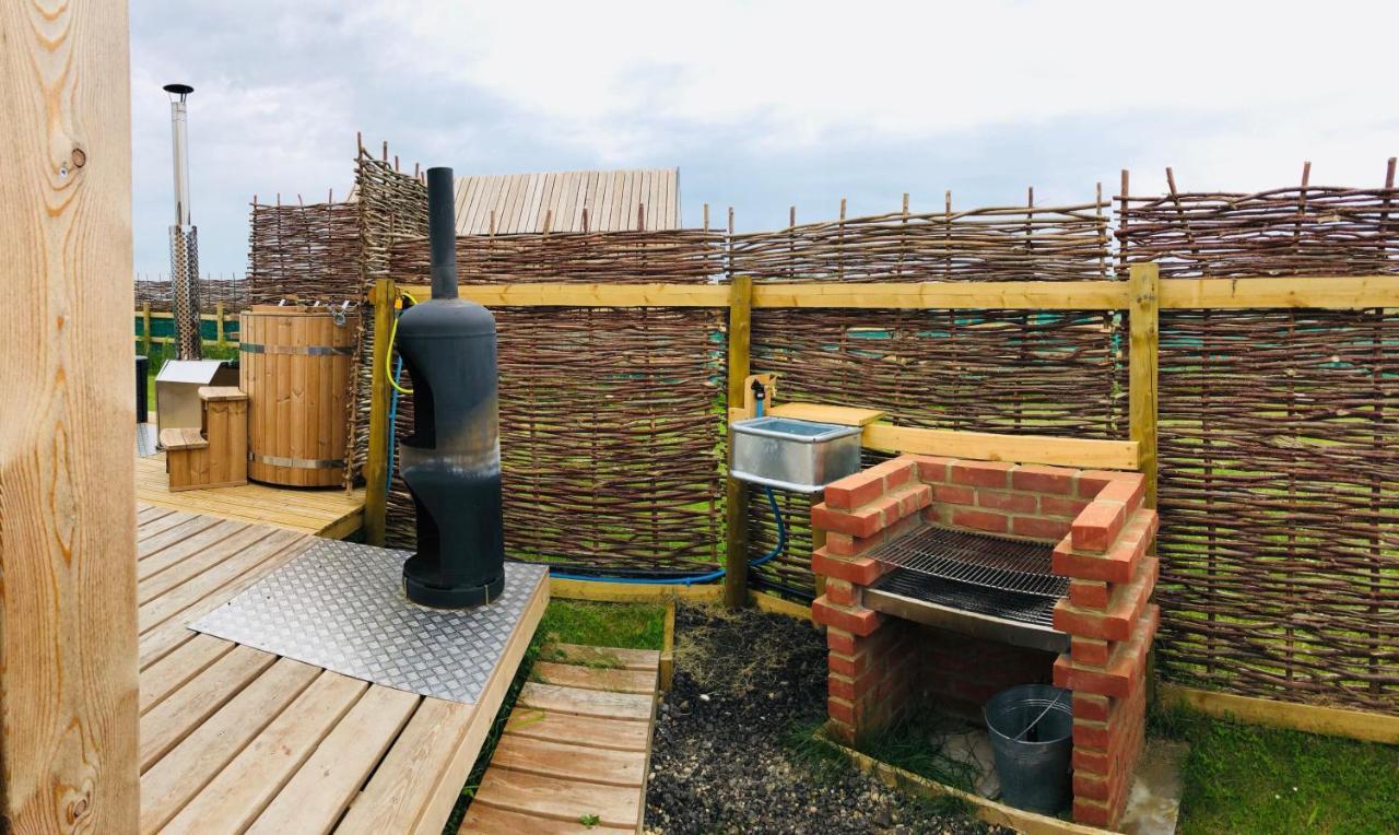 Lushna 8 Petite At Lee Wick Farm Cottages And Glamping 클랙톤온씨 외부 사진
